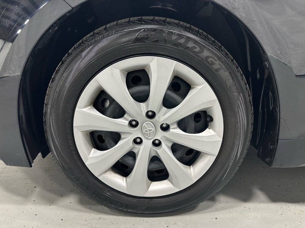 Used 2025 Toyota Corolla LE image 63