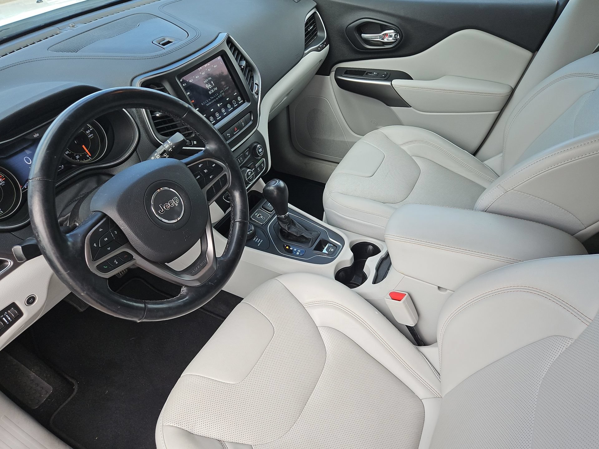 Used 2021 Jeep Cherokee Latitude Lux w/ Comfort/Convenience Group AWD/4WD image 29