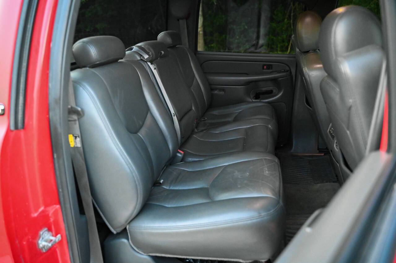 Used 2006 GMC Sierra 2500 SLT w/ Heavy-Duty Power Package AWD/4WD image 66