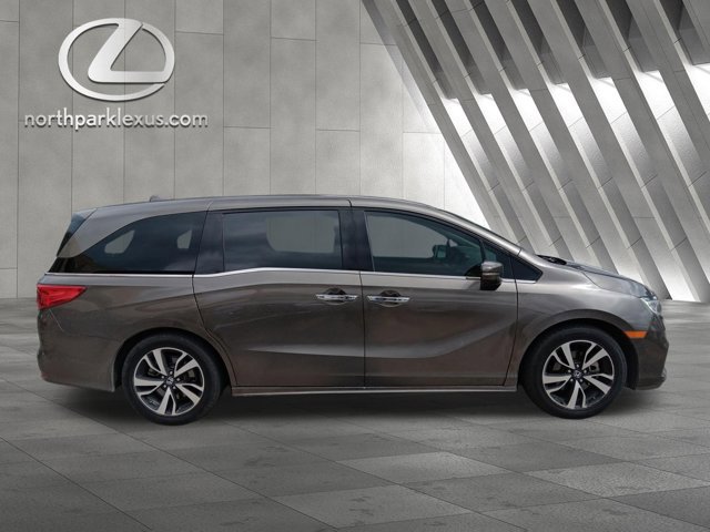 Used 2018 Honda Odyssey Elite image 4