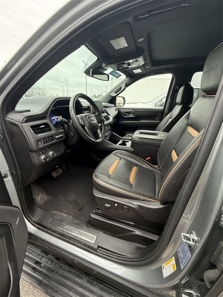 Used 2024 GMC Yukon XL AT4 w/ Technology Package image 5