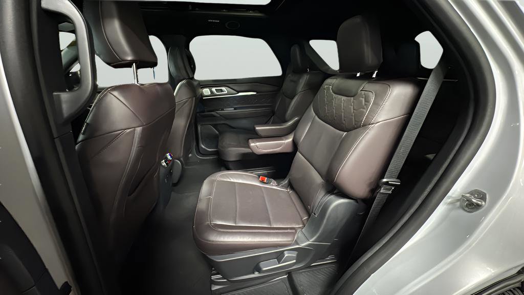 Used 2025 Ford Explorer Platinum w/ LUX Leather Package AWD/4WD image 25