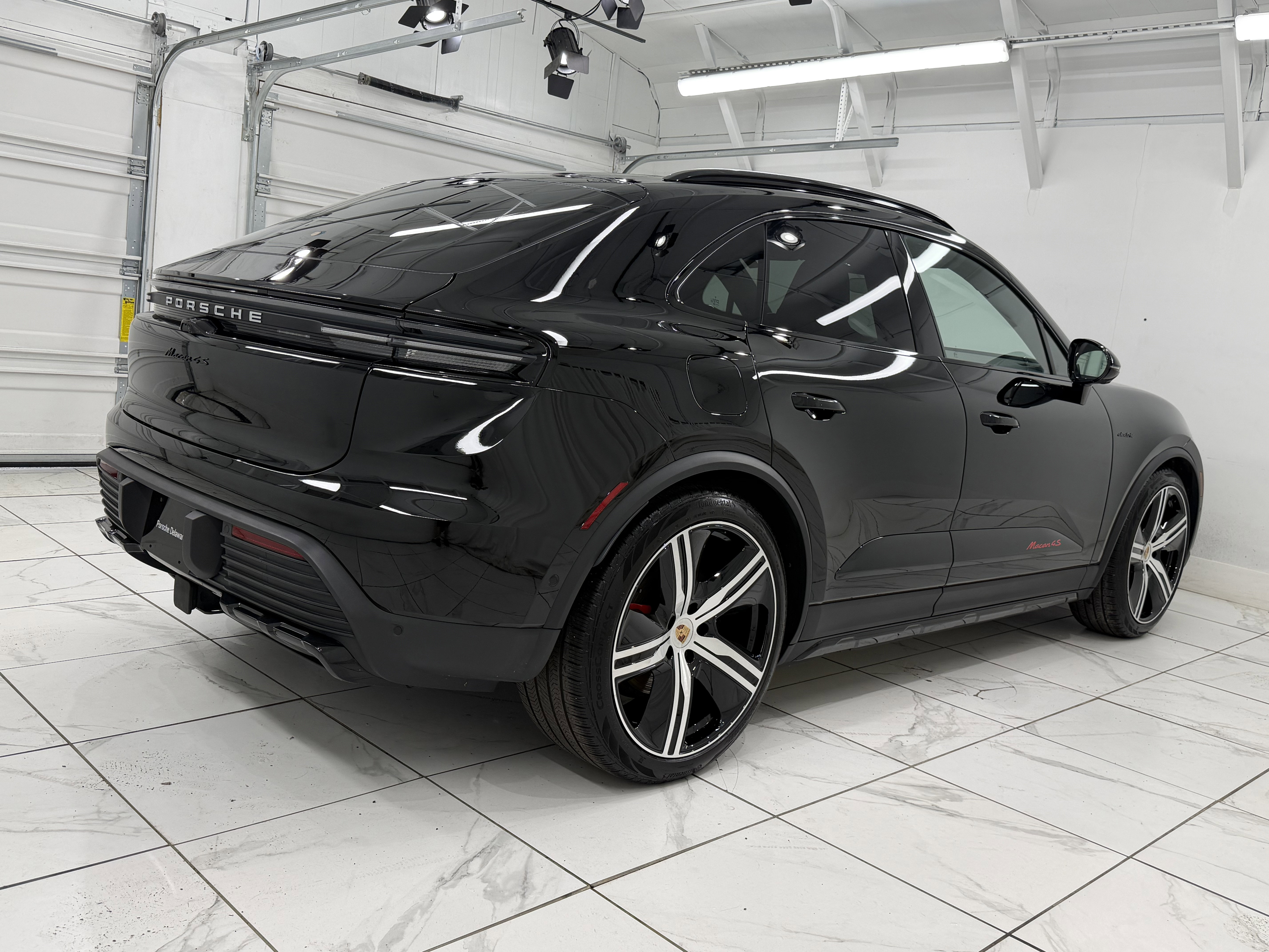 Certified 2025 Porsche Macan 4S Electric AWD/4WD image 11