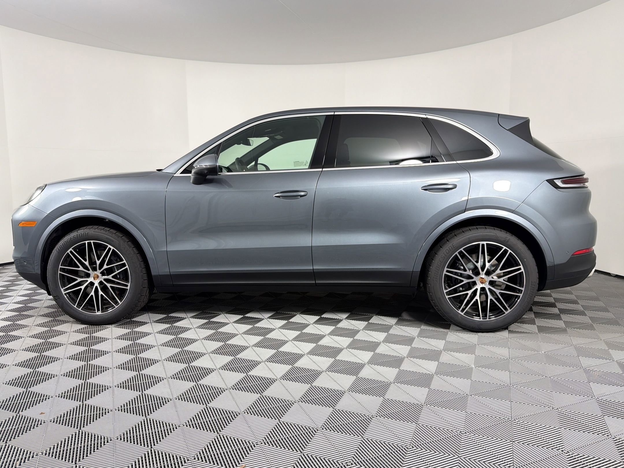 New 2026 Porsche Cayenne AWD/4WD image 2