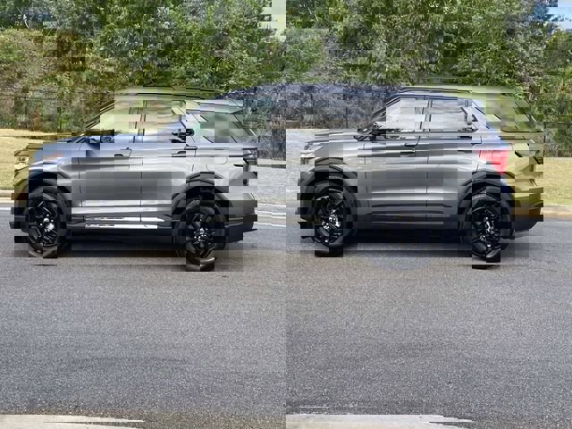 Used 2025 Ford Explorer Active RWD image 10