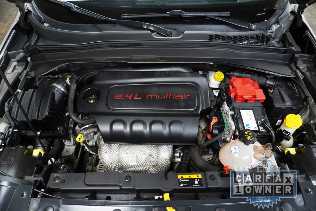 Used 2019 Jeep Renegade Latitude AWD/4WD image 12