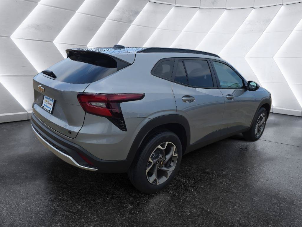 New 2026 Chevrolet Trax LT w/ Driver Confidence Package FWD image 5