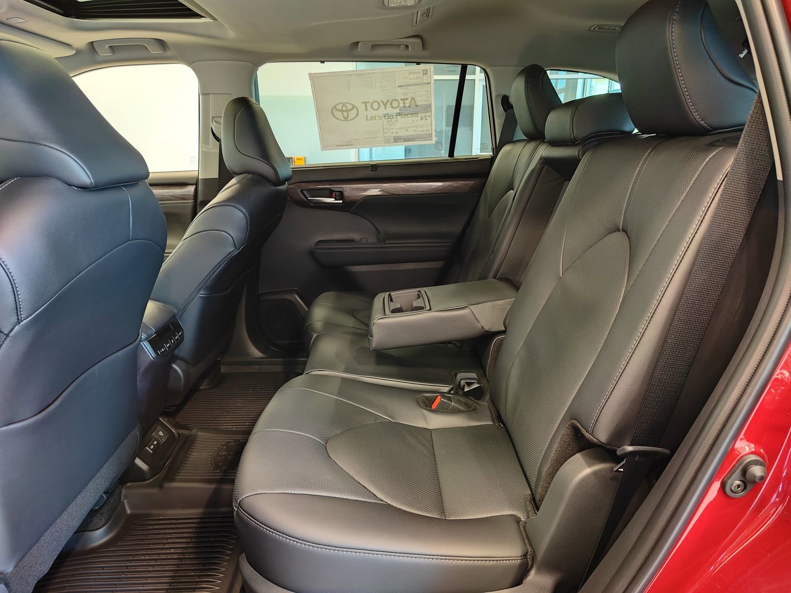 New 2026 Toyota Highlander Limited image 17