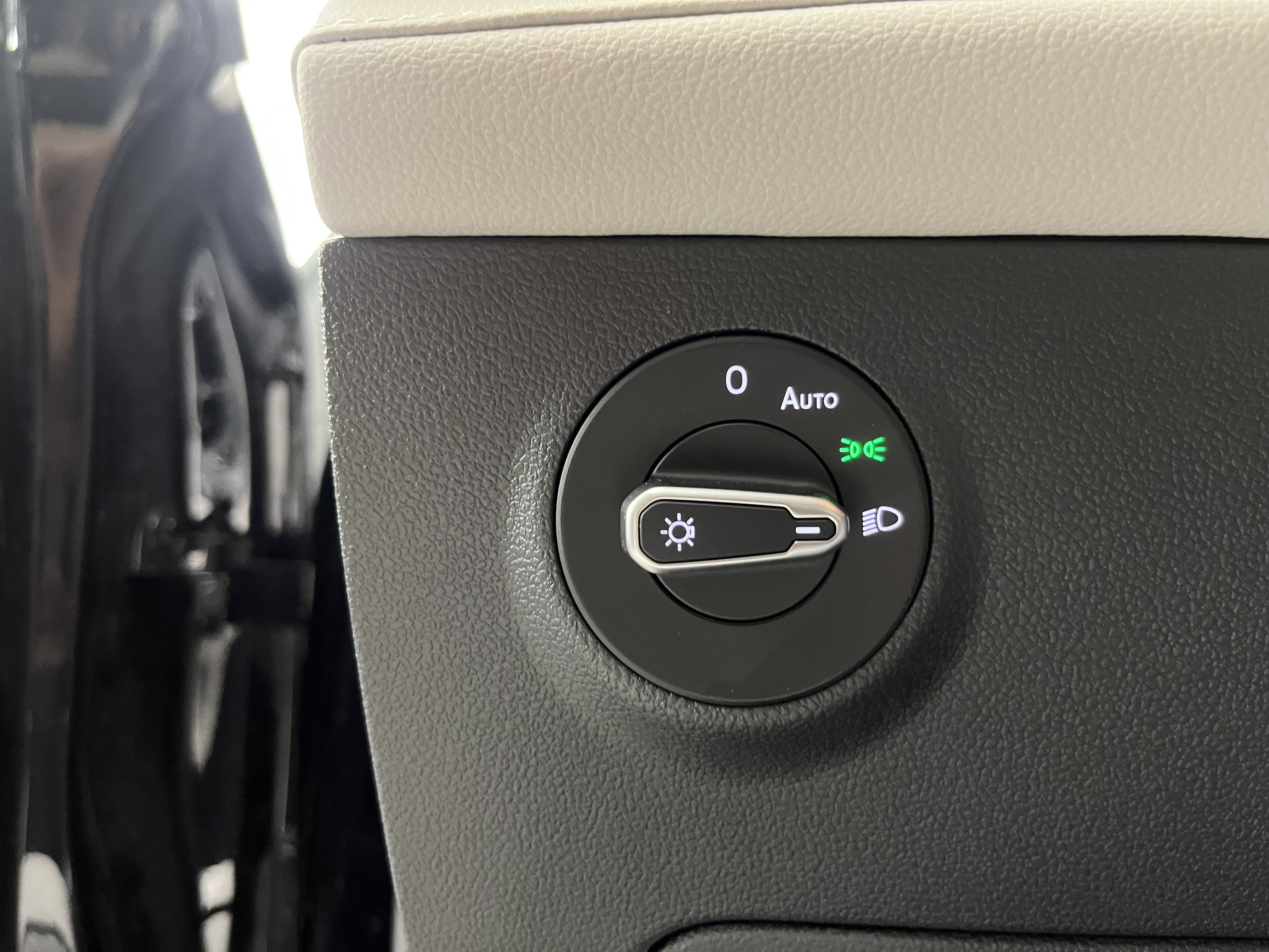 Certified 2025 Volkswagen Taos S FWD image 20