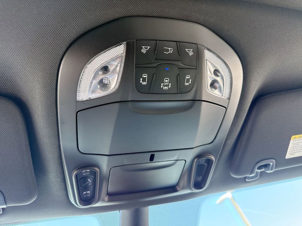 New 2026 Chrysler Pacifica Limited w/ Trailer Tow Group image 15