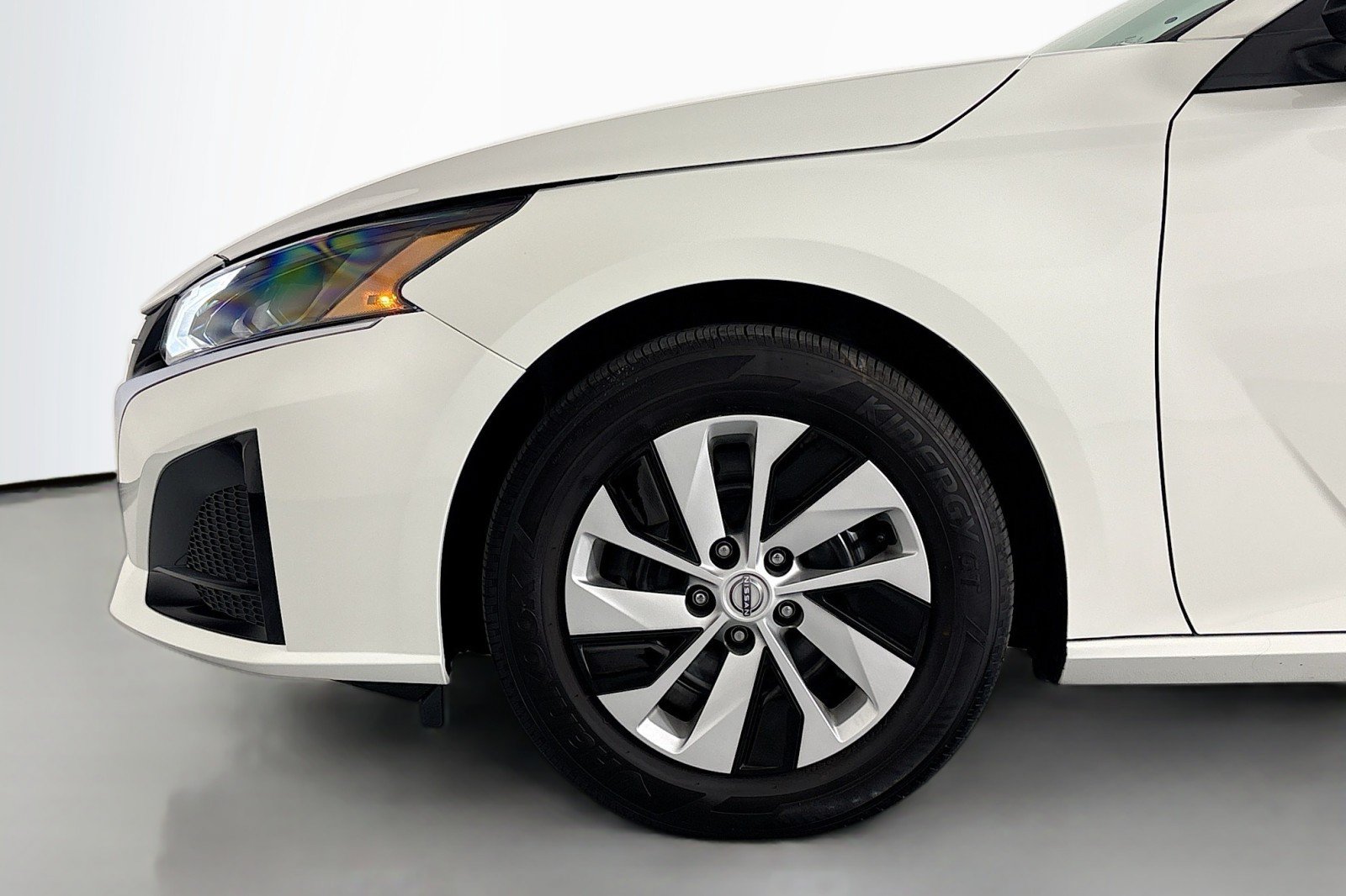 Used 2025 Nissan Altima 2.5 S FWD image 10