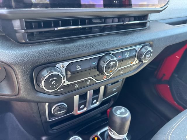 Used 2025 Jeep Wrangler Sport AWD/4WD image 21
