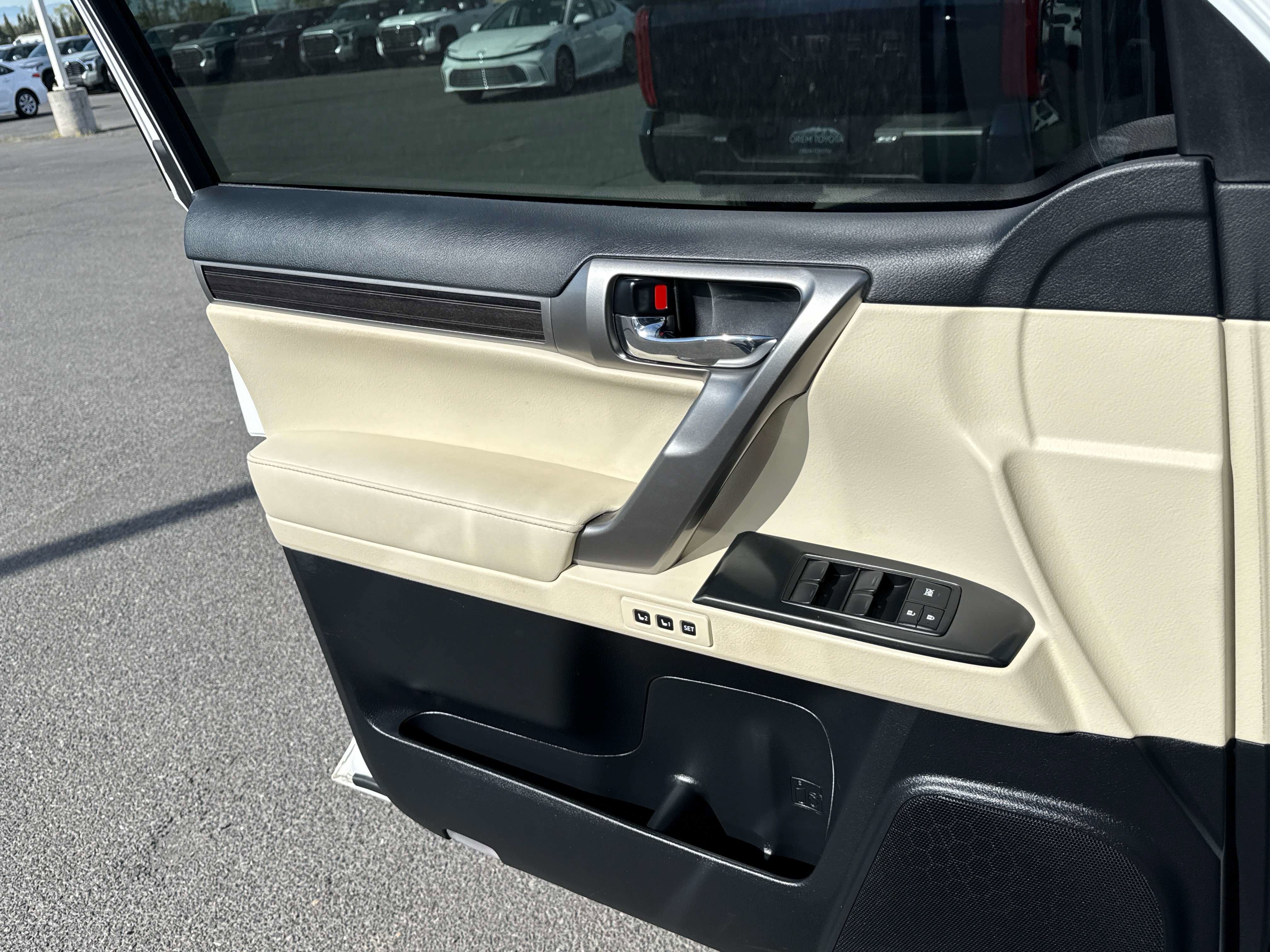 Used 2023 Lexus GX 460 Premium w/ Premium Plus Package image 11