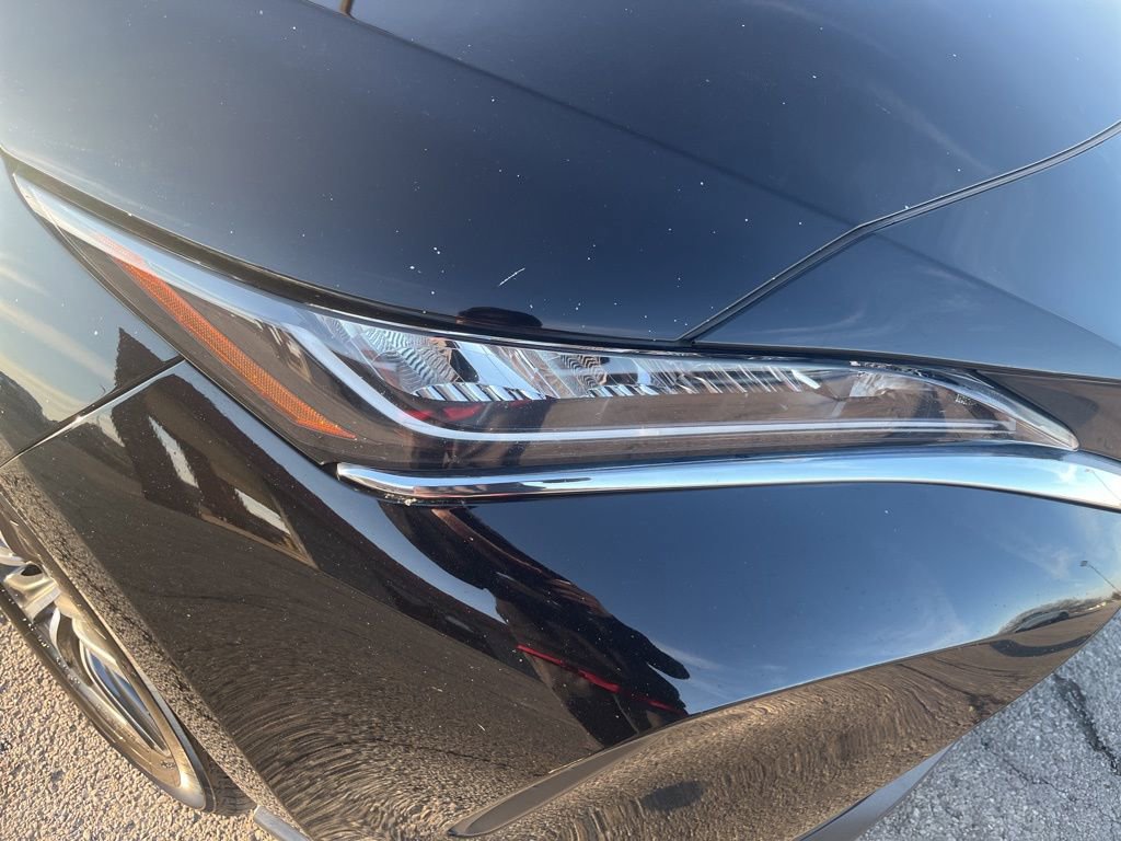 Used 2021 Toyota Venza LE w/ Carpet Mat Package (TMS) image 35