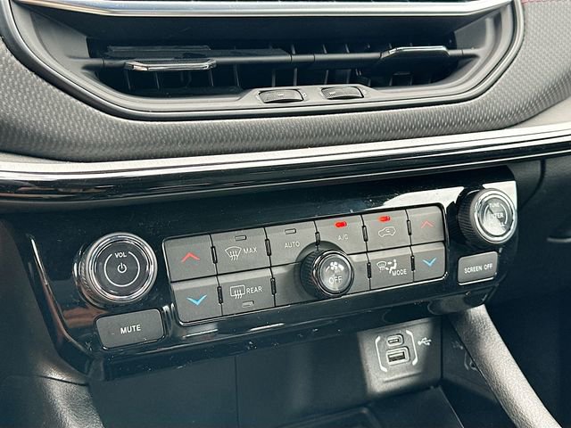 Used 2025 Jeep Compass Trailhawk w/ Trailhawk Elite Group image 16