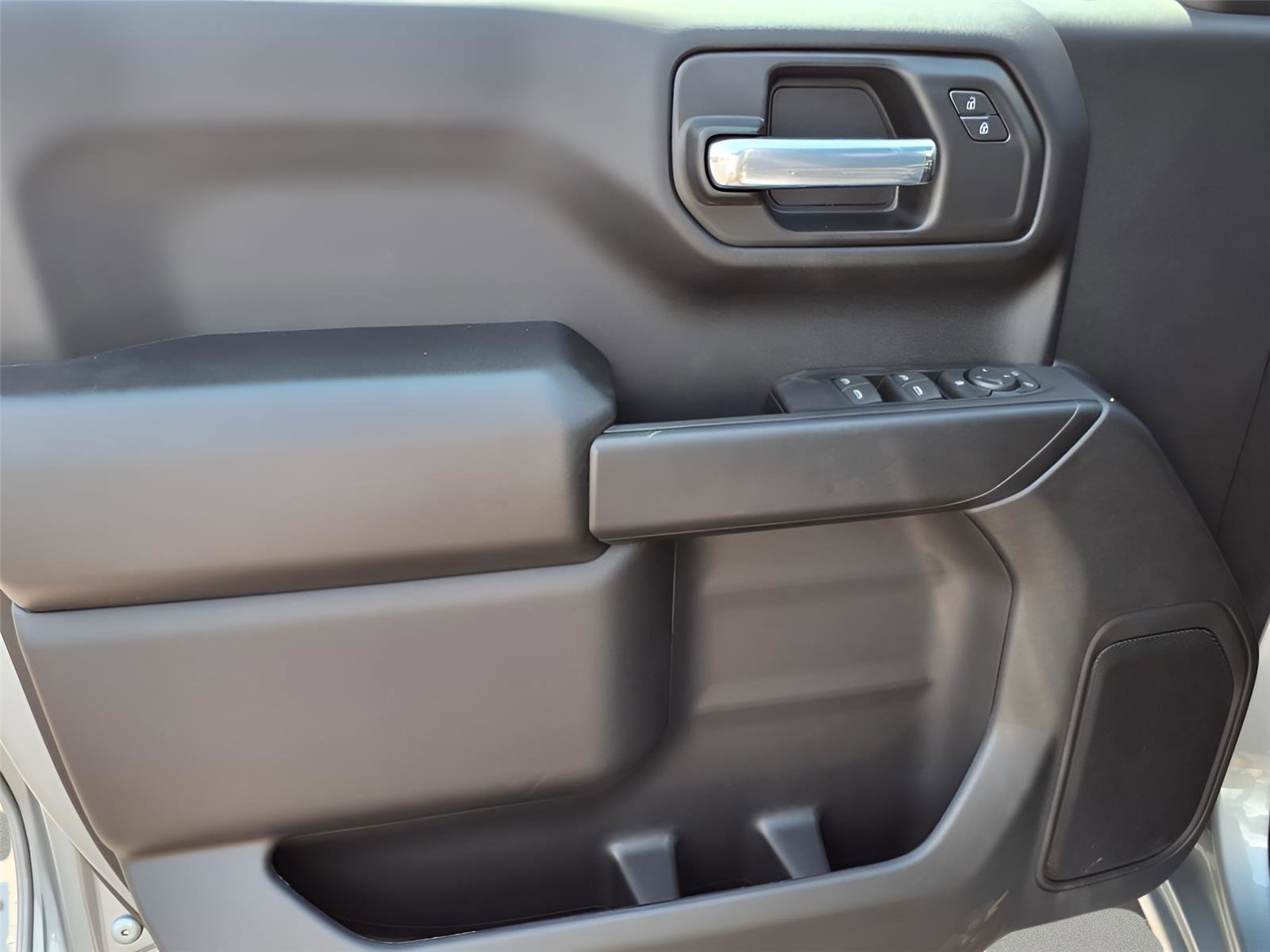 New 2026 Chevrolet Silverado 1500 Custom w/ LPO, Dark Essentials Package image 14