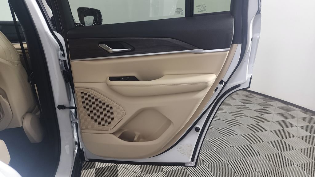 New 2025 Jeep Grand Cherokee Limited image 29