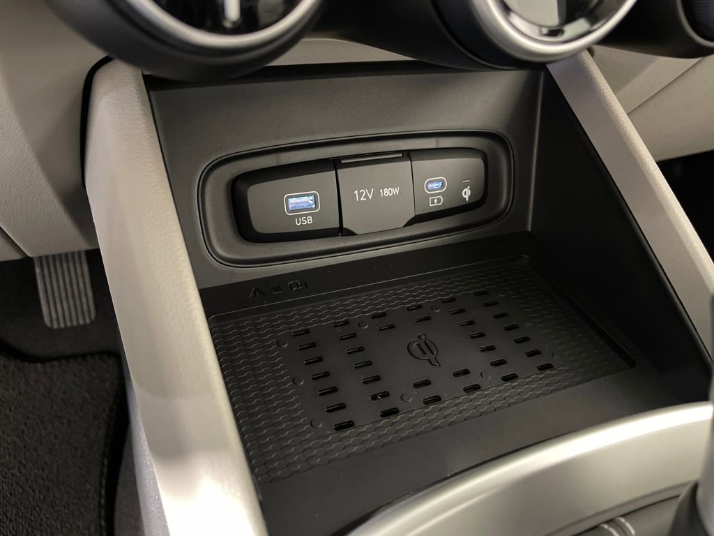 New 2026 Hyundai Venue SEL FWD image 32
