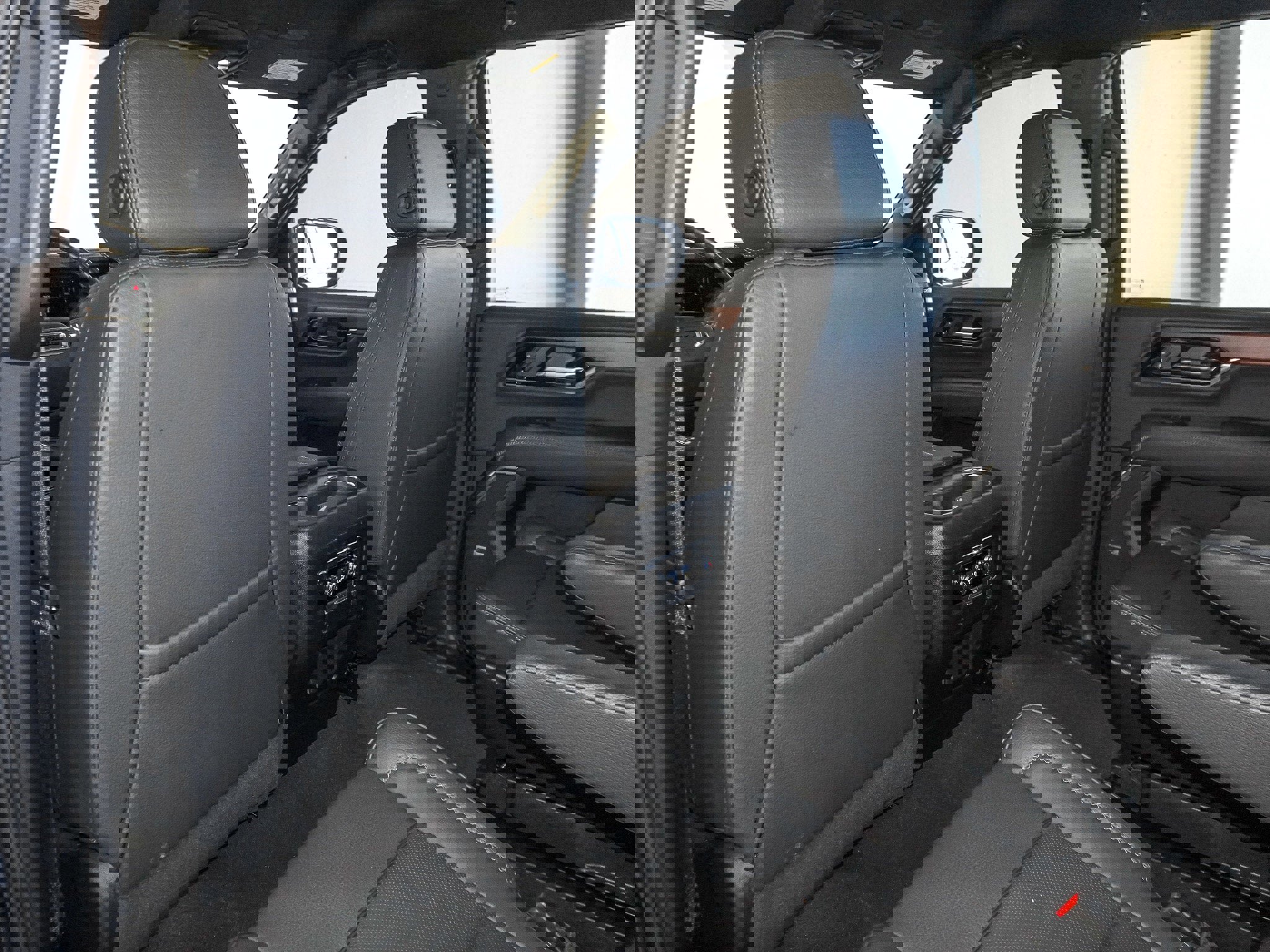 Used 2025 GMC Yukon Denali image 35