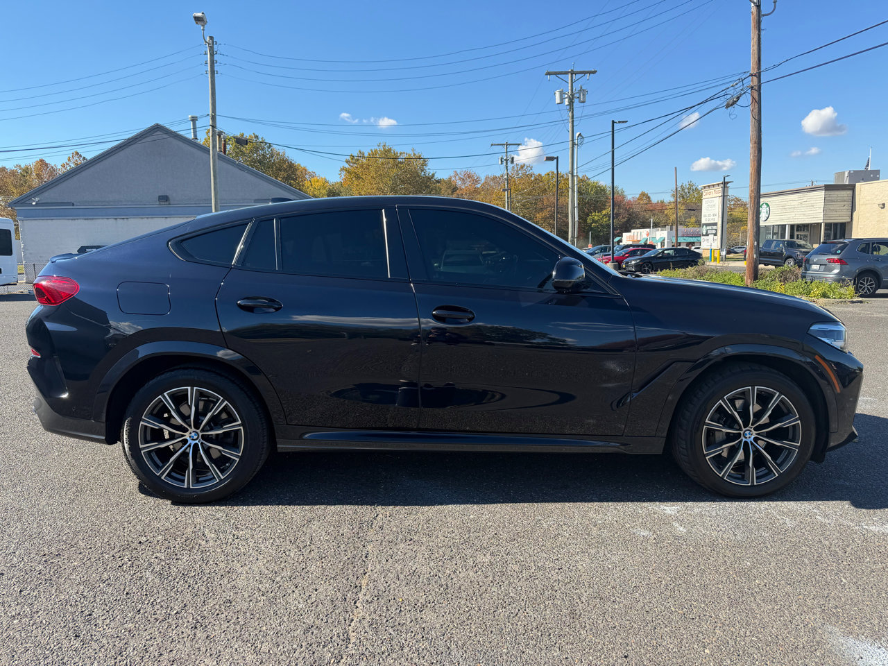Used 2021 BMW X6 xDrive40i w/ Premium Essential Package image 4