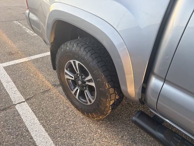 Used 2017 Toyota Tacoma TRD Sport image 4
