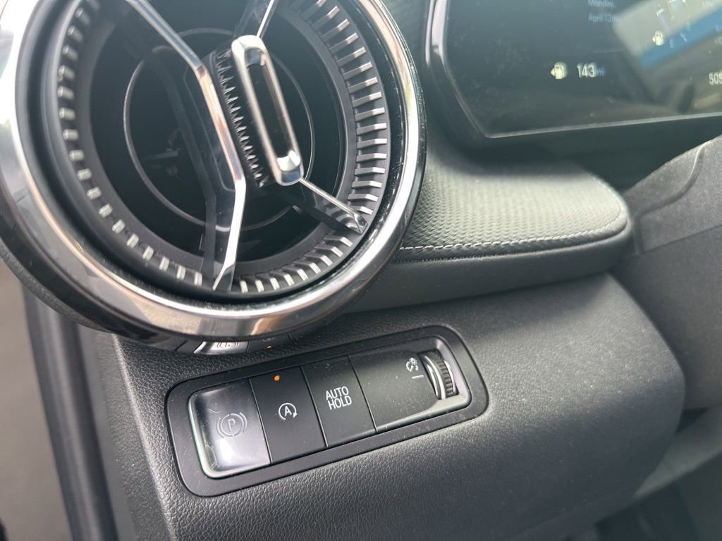 Used 2025 Chevrolet Equinox LT w/ Midnight Edition image 21