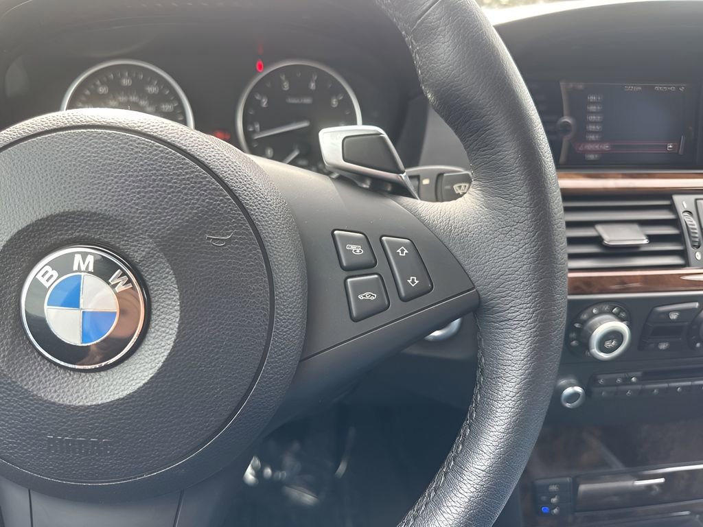 Used 2010 BMW 550i Sedan image 16