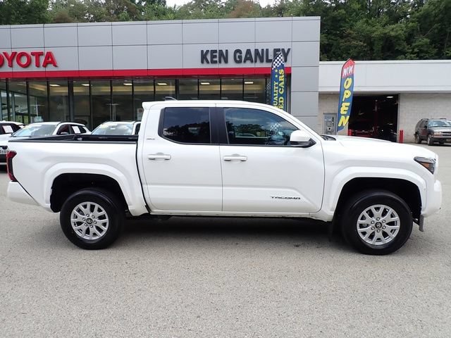 Certified 2024 Toyota Tacoma SR5 AWD/4WD image 2