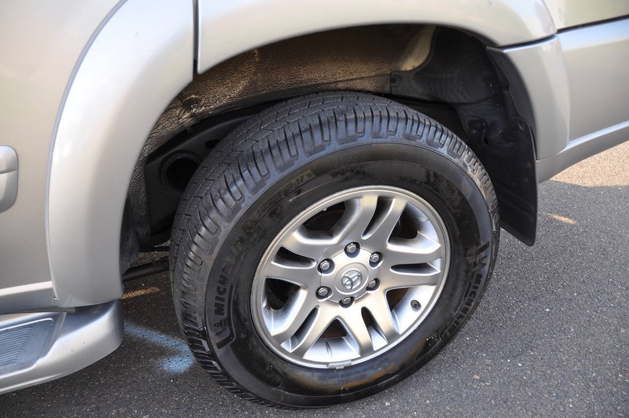 Used 2005 Toyota Sequoia Limited AWD/4WD image 38