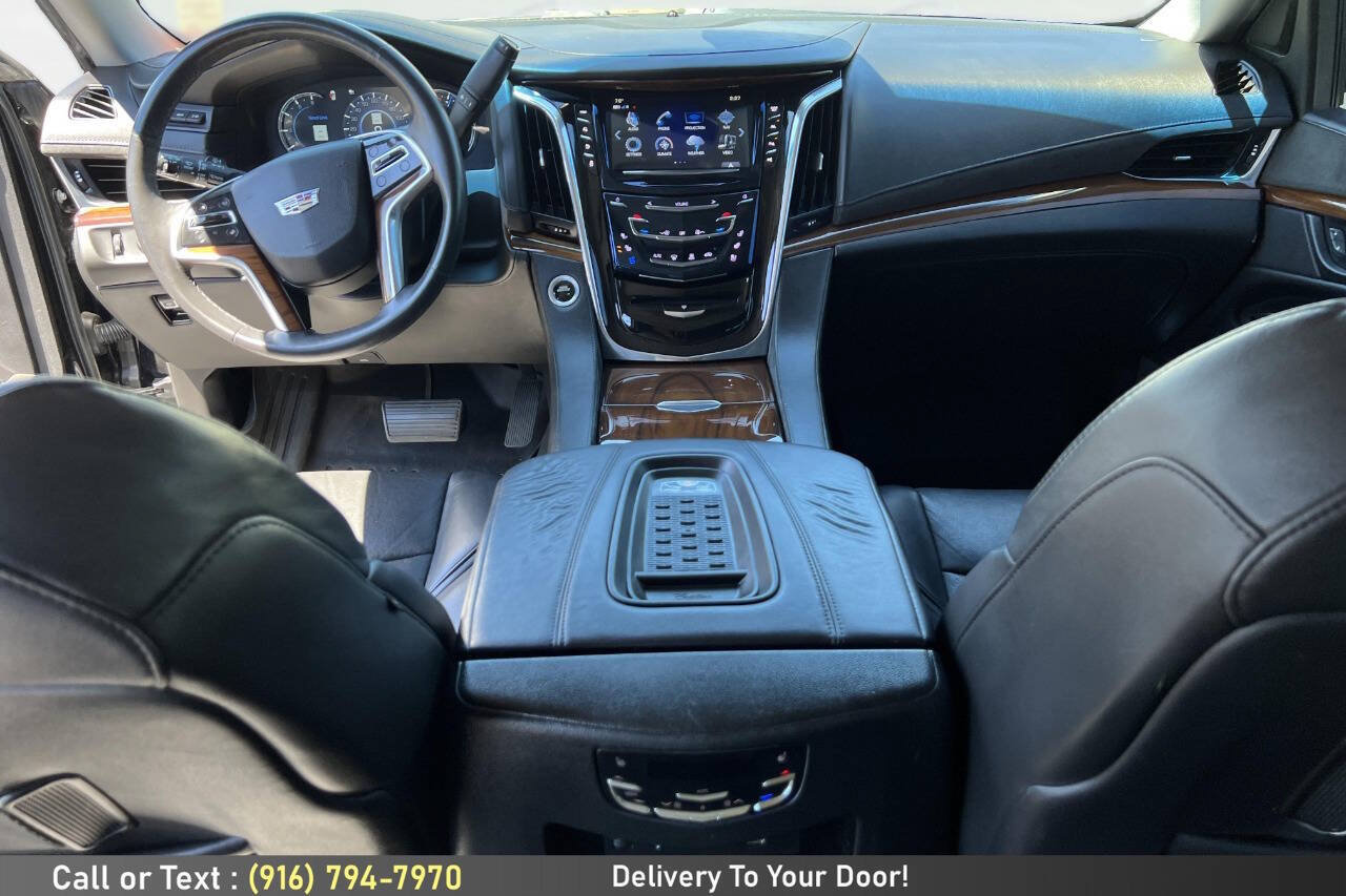 Used 2017 Cadillac Escalade ESV Premium Luxury AWD/4WD image 16