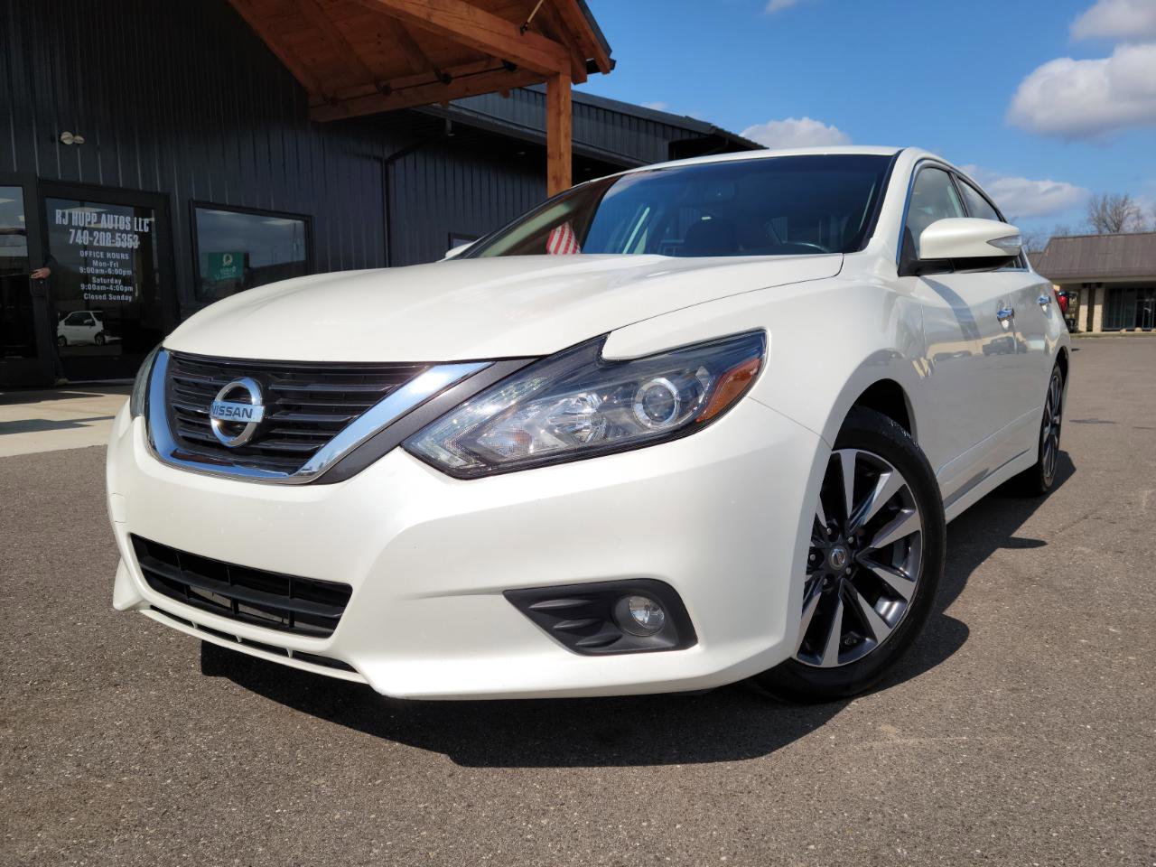 Used 2017 Nissan Altima 2.5 SL w/ 2.5 Technology Package