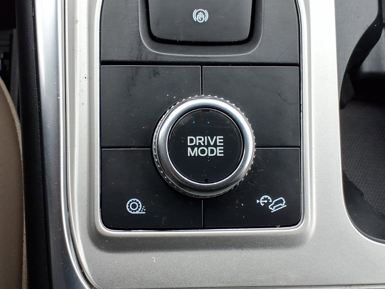 Used 2023 Ford Explorer XLT w/ Equipment Group 202A AWD/4WD image 22