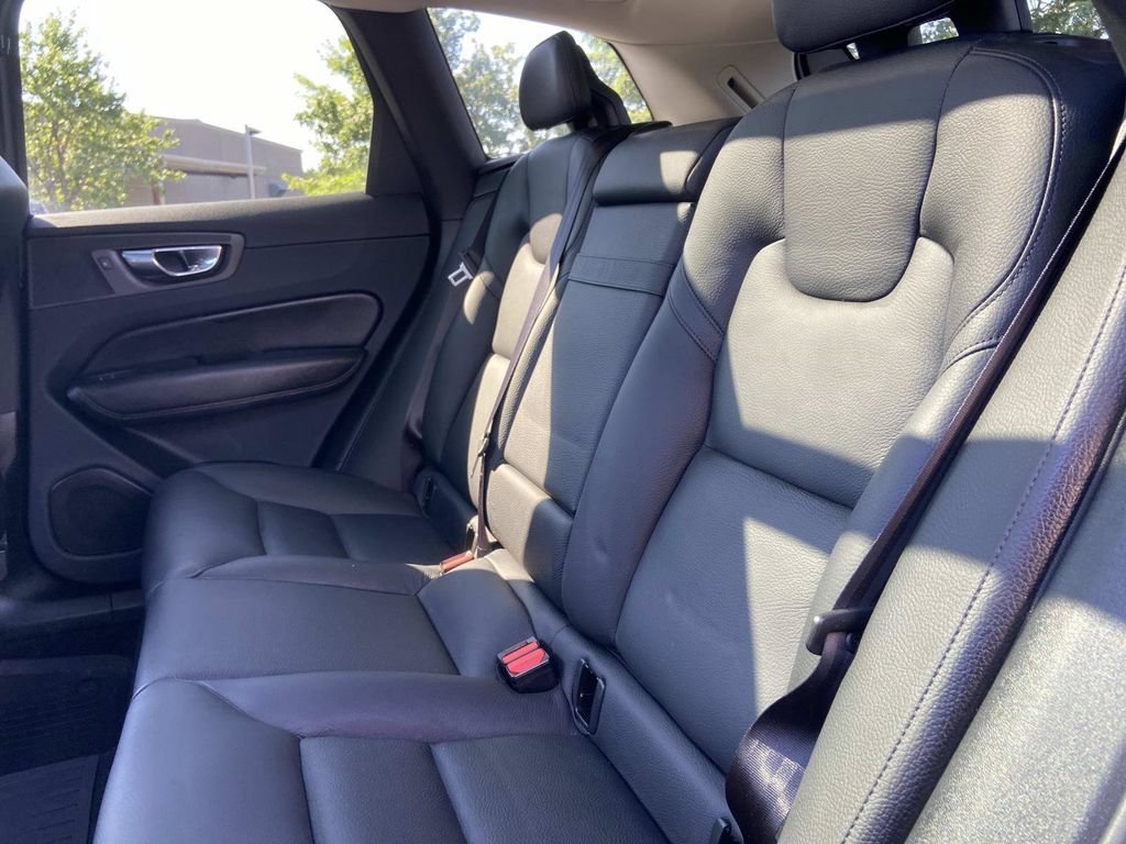 Used 2019 Volvo XC60 T6 Momentum w/ Premium Package AWD/4WD image 16