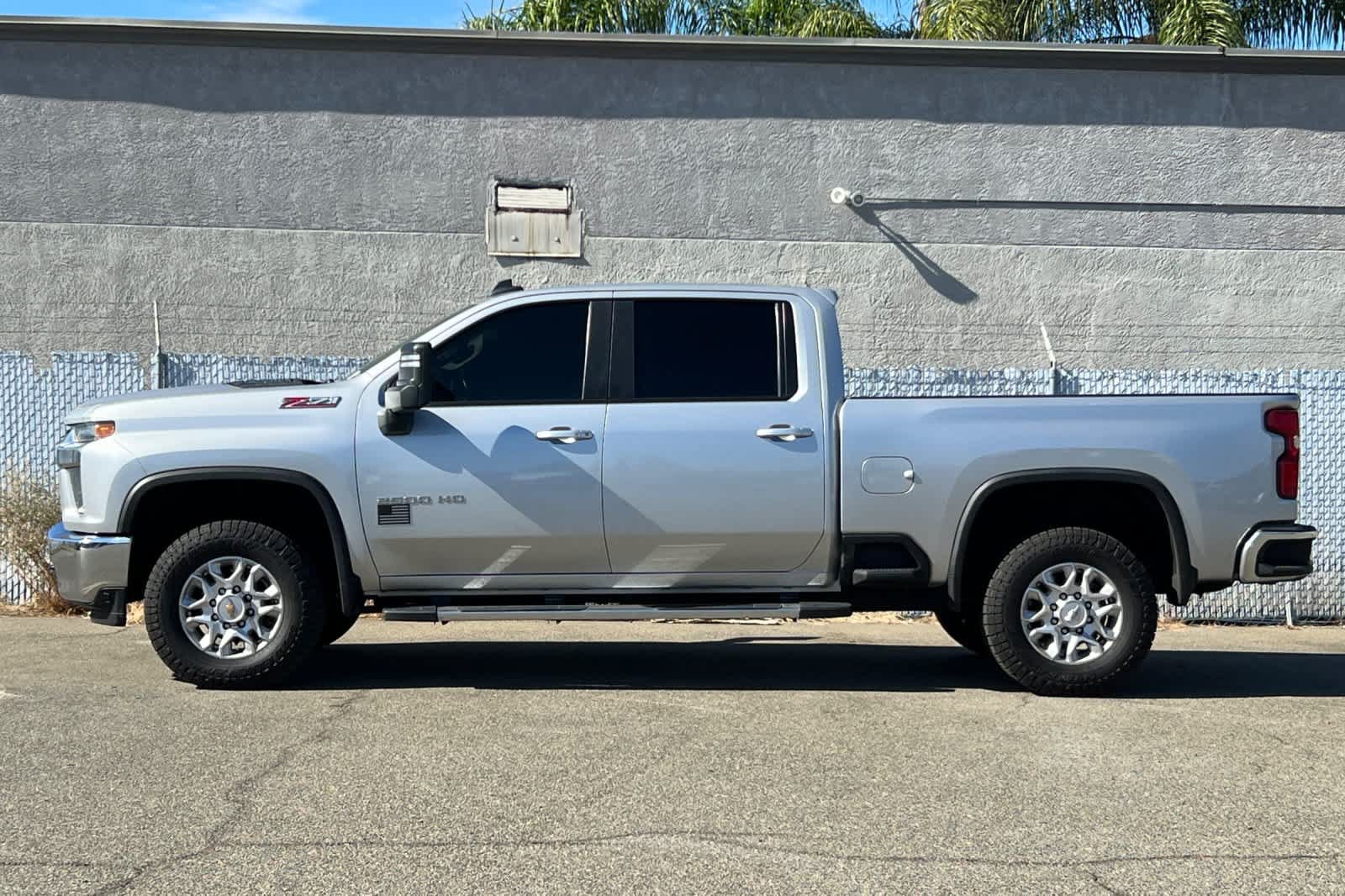 Used 2021 Chevrolet Silverado 2500 LT w/ Convenience Package AWD/4WD image 2