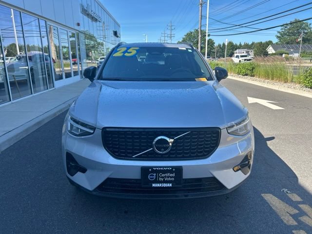 Certified 2025 Volvo XC40 B5 Plus AWD/4WD image 7