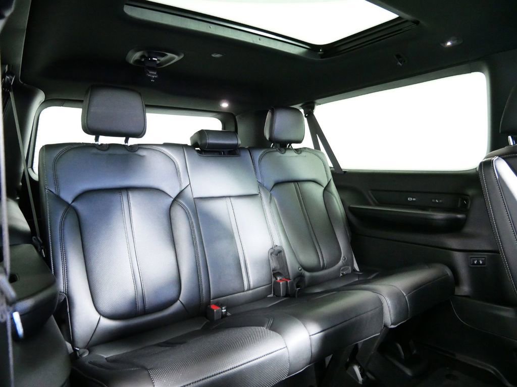 Used 2024 Jeep Wagoneer L Series II image 28