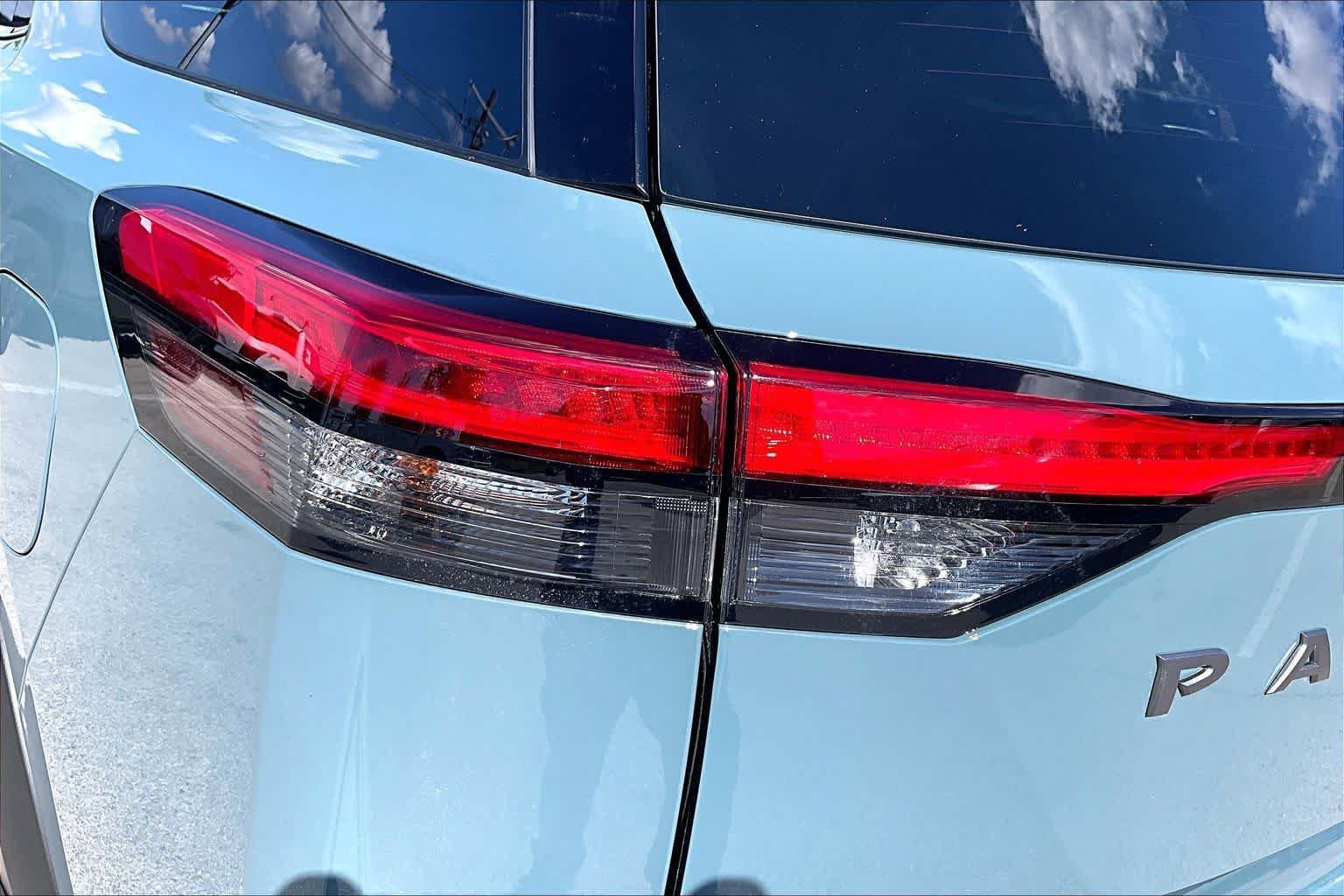 New 2026 Nissan Pathfinder SL FWD image 14