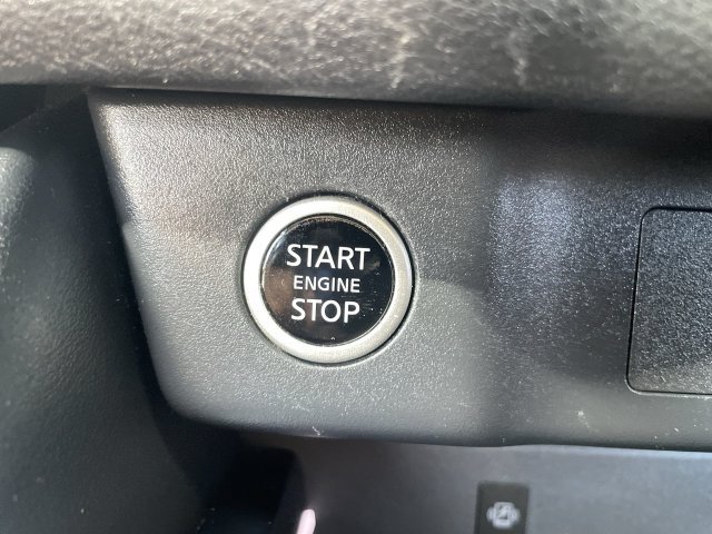 Used 2023 Nissan Rogue Platinum FWD image 17