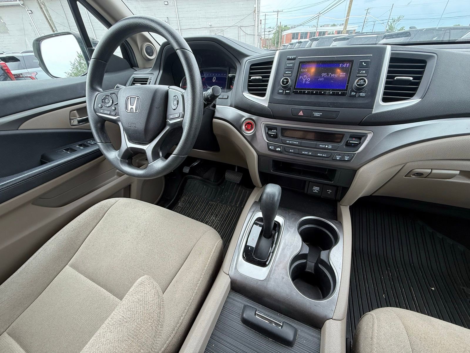Used 2019 Honda Pilot LX image 3