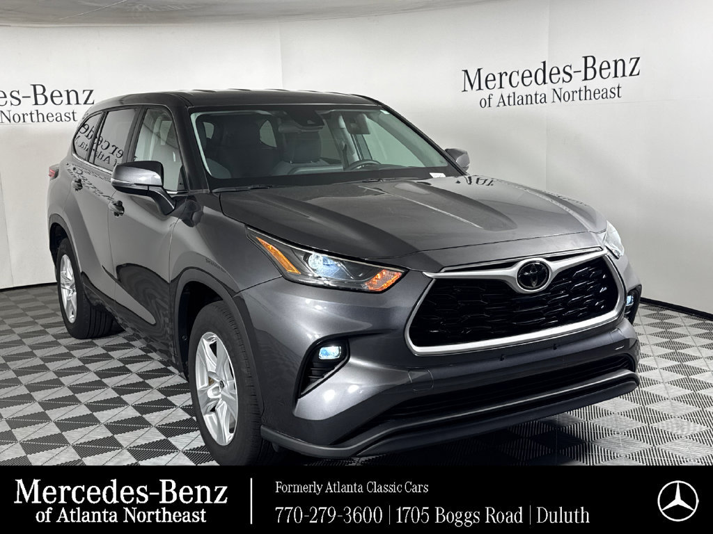 Used 2023 Toyota Highlander LE FWD image 1