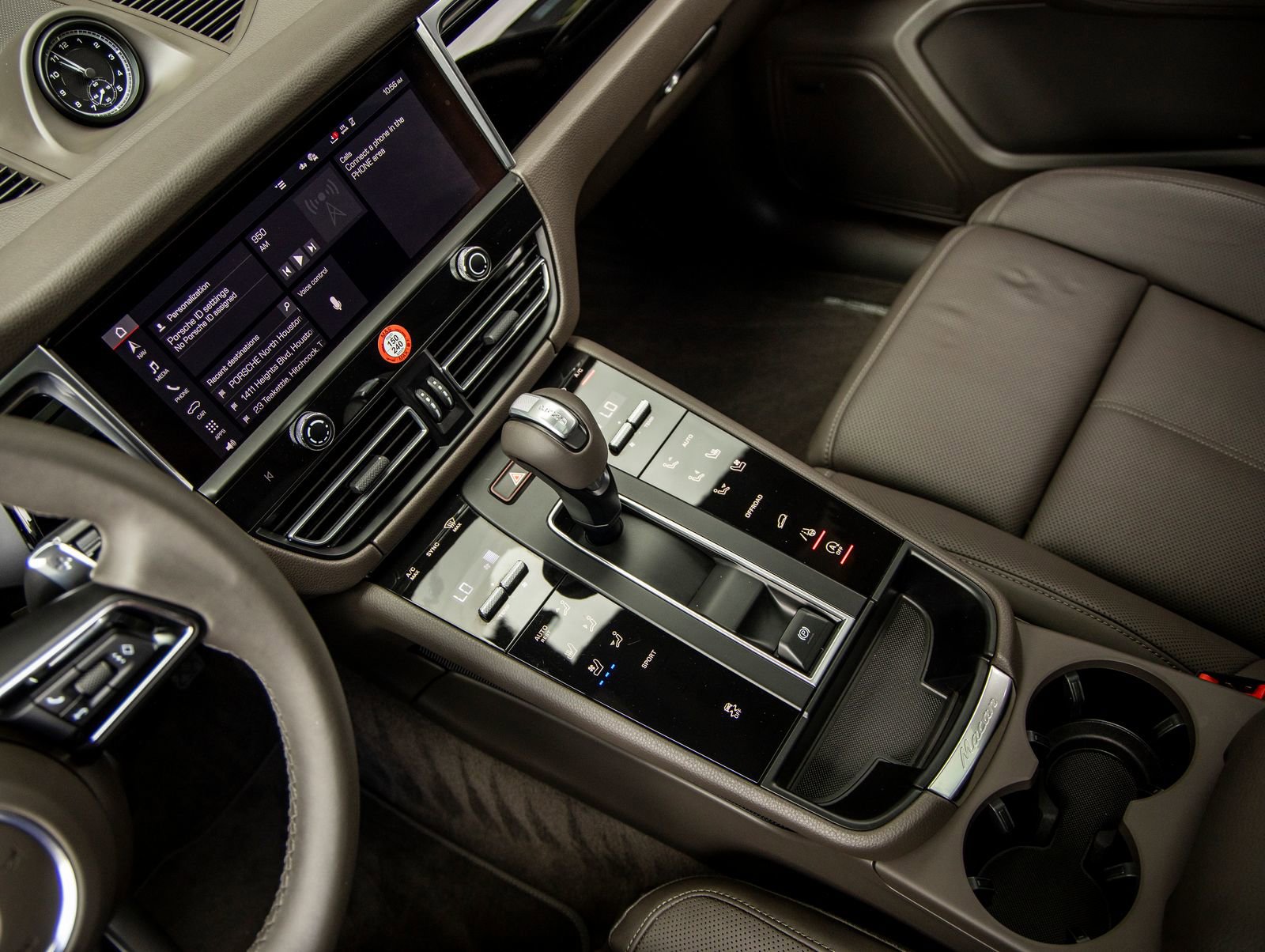 Certified 2025 Porsche Macan image 36