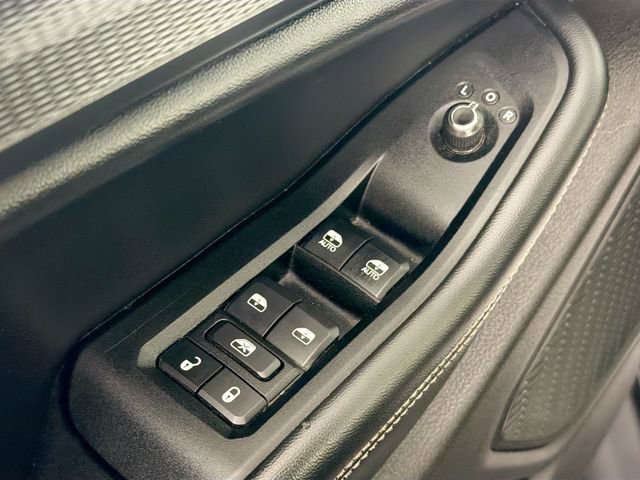 Used 2023 Jeep Grand Cherokee Laredo AWD/4WD image 17