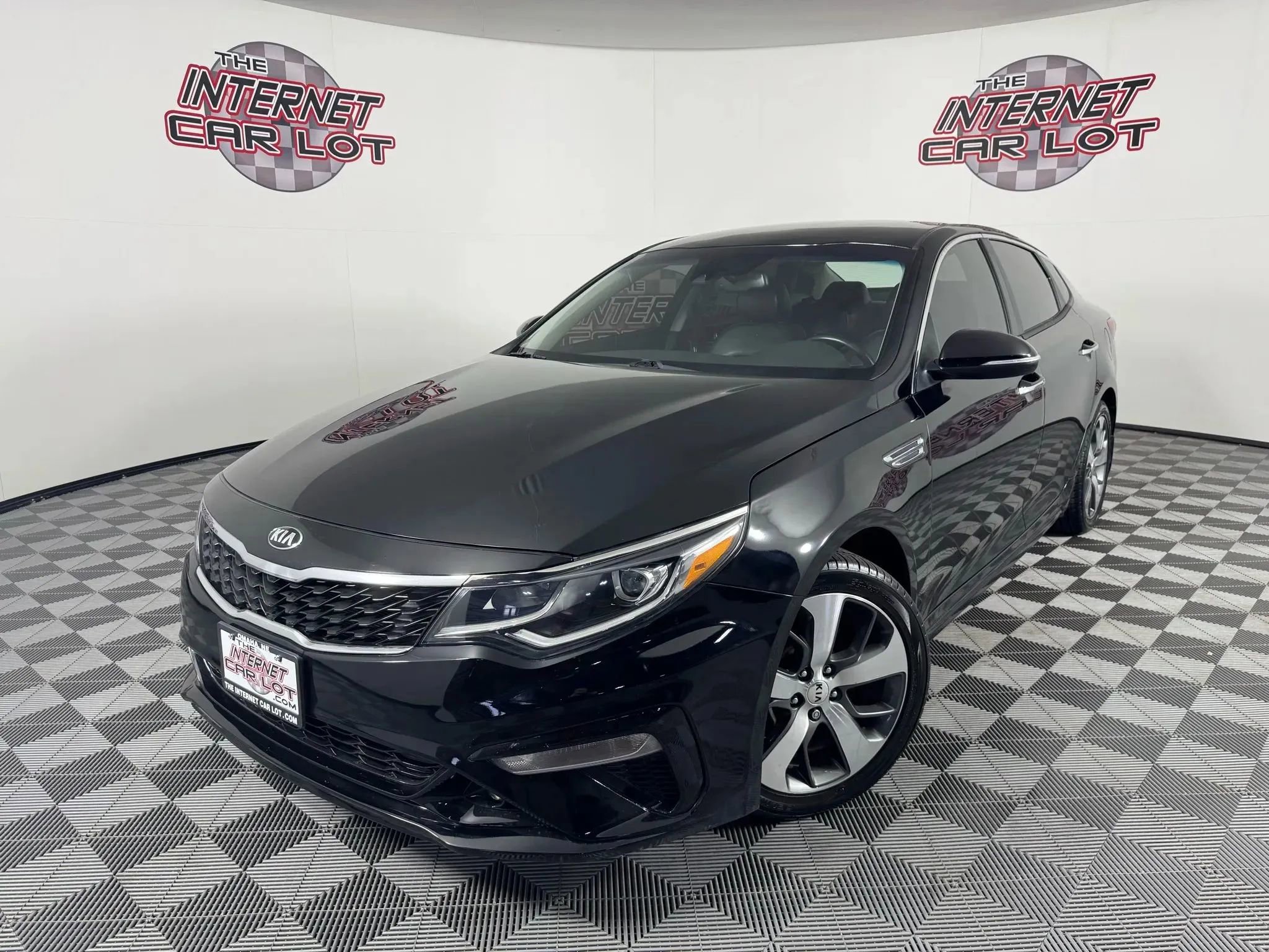 Used 2019 Kia Optima S FWD image 1
