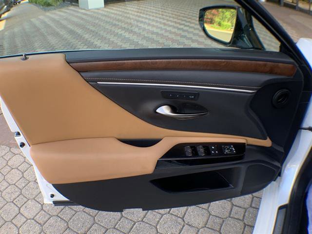 Certified 2025 Lexus ES 300h w/ Premium Package FWD image 13