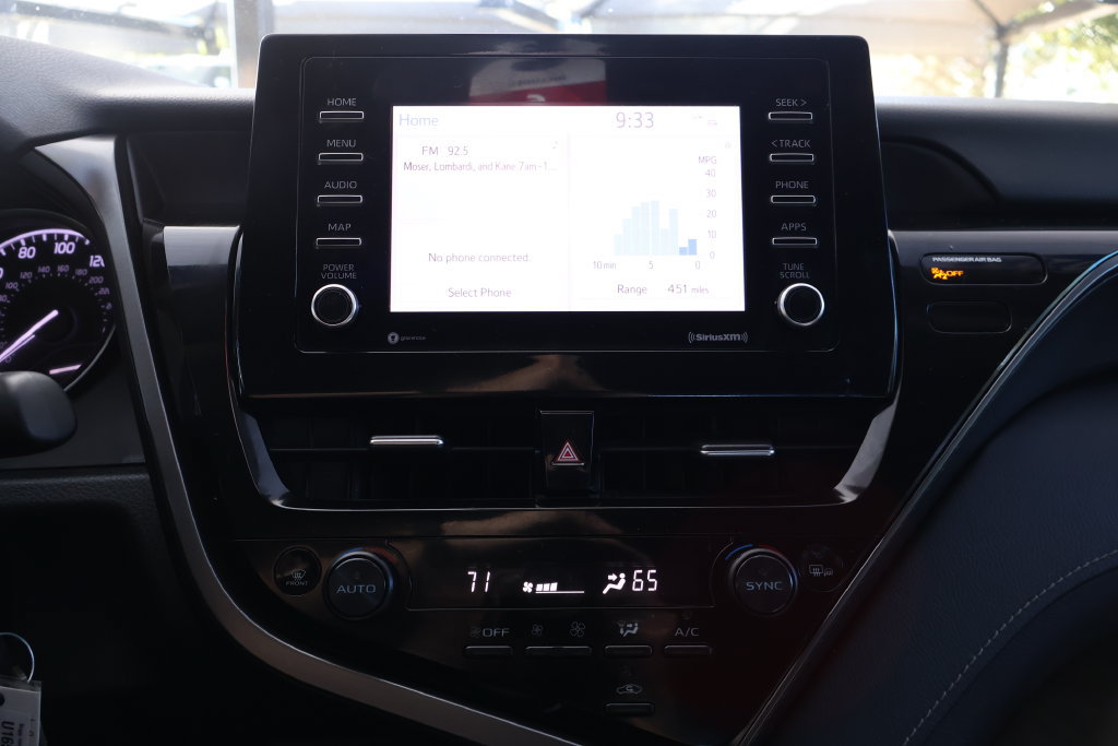 Used 2022 Toyota Camry SE FWD image 5