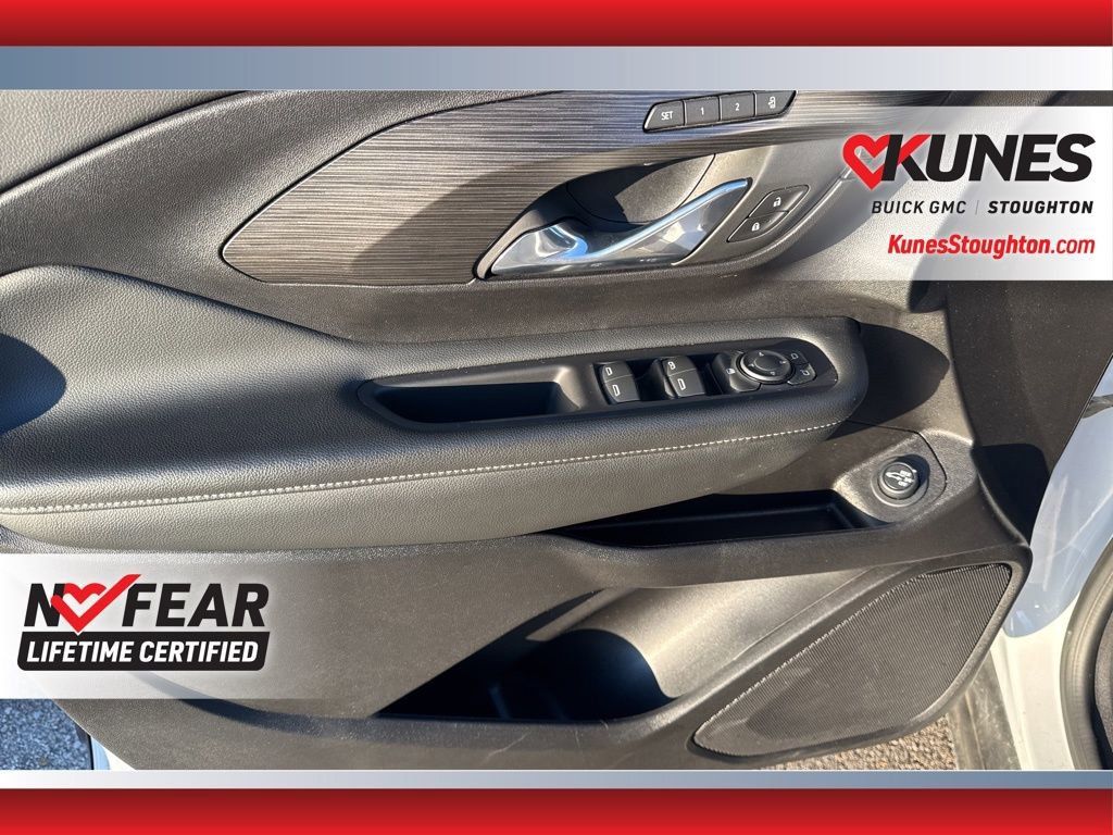 Used 2024 GMC Terrain SLT image 19