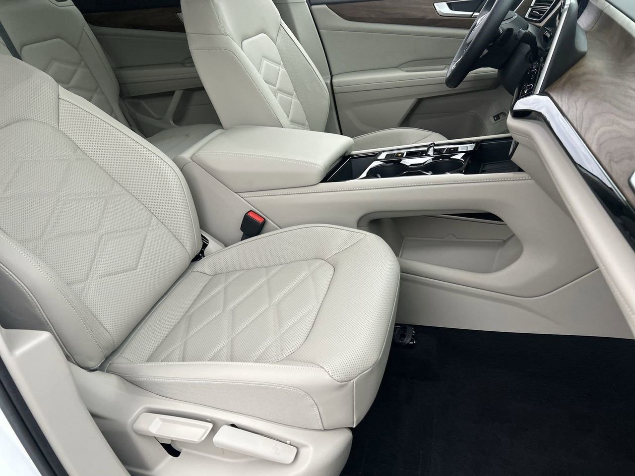 New 2026 Volkswagen Atlas SE image 7