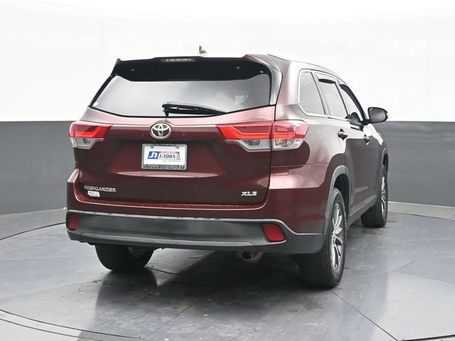 Used 2019 Toyota Highlander XLE FWD image 12
