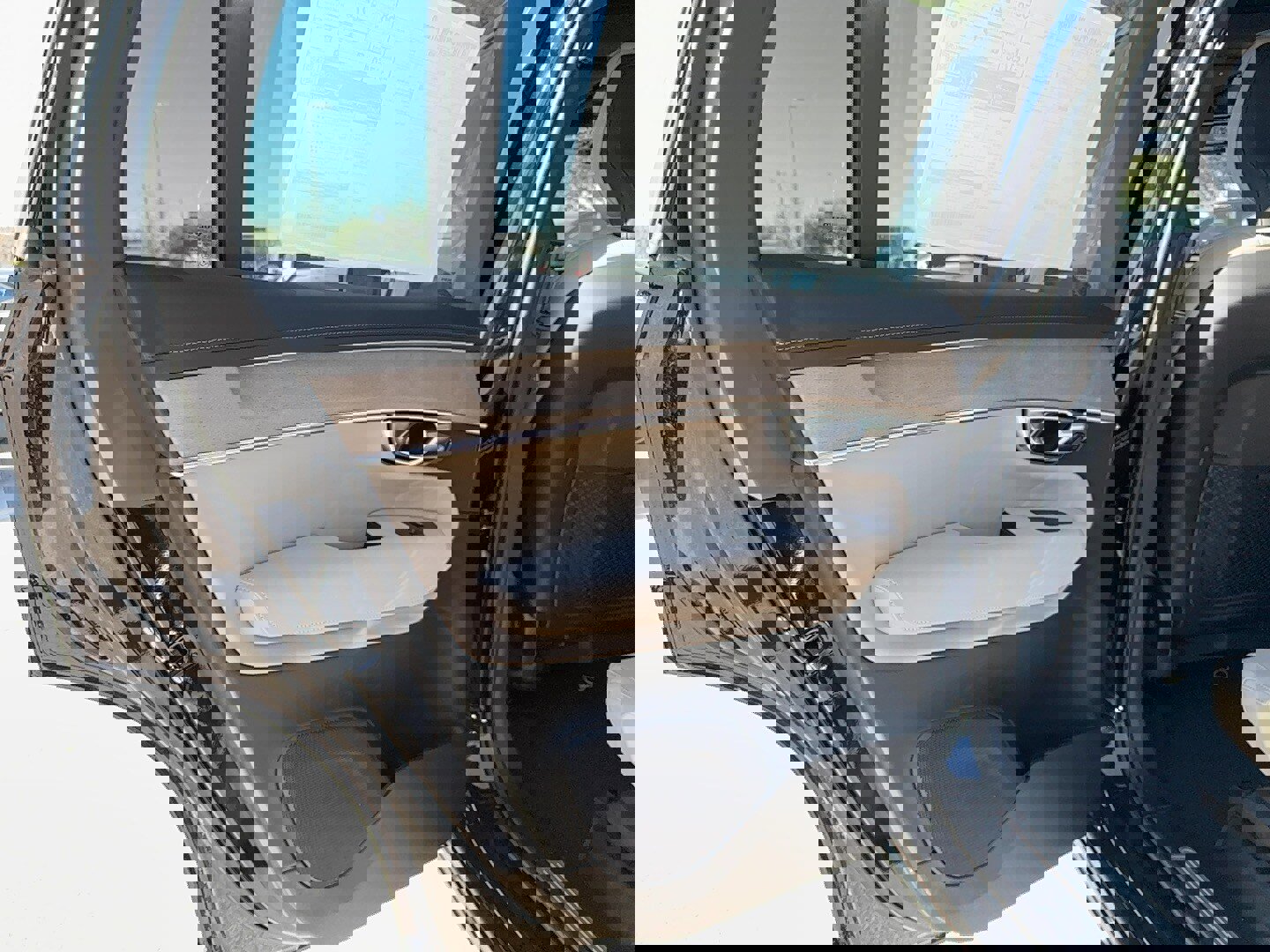 New 2026 Volvo XC90 T8 Plus w/ Protection Package Premier image 14