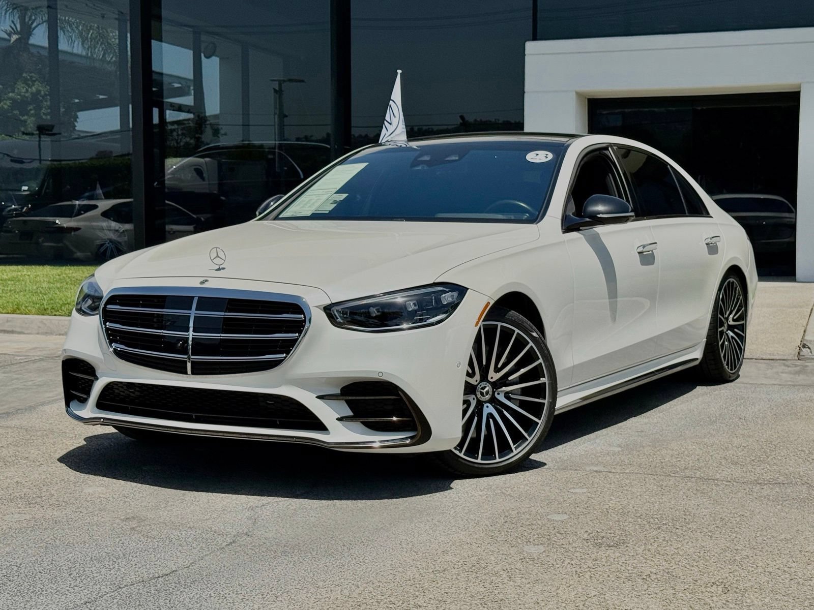 Used 2023 Mercedes-Benz S 580 4MATIC Sedan image 2
